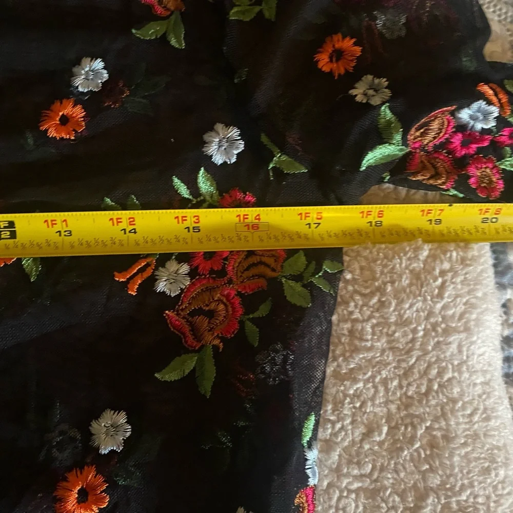 Urban Outfitters (UO) Red Floral Embroidered Sheer Long Sleeve Tee Size S - M - Picture 5 of 7